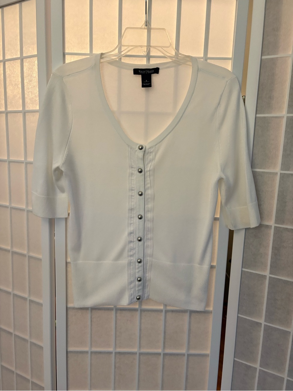 White House Black Market White V-Neck Snap Front Short Sleeve Top